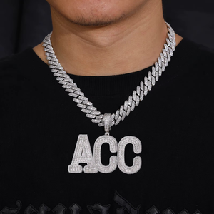 Collier ras du cou avec pendentif lettre glacée en moissanite, couleur argent, bijou personnalisé avec nom, cadeau - Product Image 2