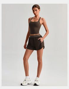 Ensemble de yoga 3 pièces tendance effet seconde peau pour femme – Tenue de sport respirante avec brassière, short et leggings - Product Image 3