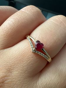 Anillo Chevron de Oro Sólido de 14K con Rubí Natural Corte Corazón y Diamantes, Última Llegada en Joyería Fina, Anillo Unisex de Diseño Romántico - Product Image 6