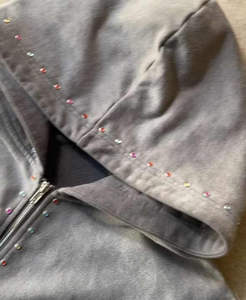 Sudaderas con capucha personalizadas Y2K bordadas con pedrería efecto desgastado, con cremallera completa, 100% algodón, estilo retro, lavado ácido - Product Image 5