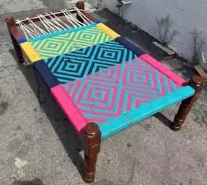 Banco Charpai Rectangular Tejido a Mano con Patrón Geométrico, Marco de Madera Multicolor, Diseño Moderno para Exteriores, Mueble Duradero para el Hogar - Product Image 1