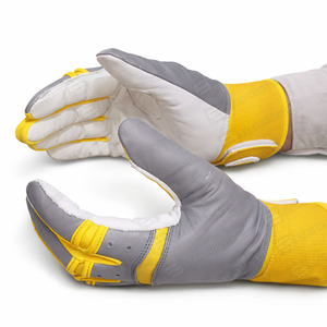 Guantes de Bateo de Béisbol de Cuero Personalizados OEM de Nayab Industries, Cierre de Velcro, Diseño Ambidiestro, Agarre Mejorado en la Palma, Forro Suave - Product Image 3