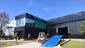 Suministro de rampa de muelle hidráulica de 10 toneladas para montacargas con suelo de malla antideslizante de con bomba hidráulica eléctrica Garantía de 1 año - Product Image 2