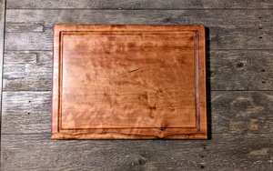 Planche à découper en bois de cerisier massif, artisanale, de qualité supérieure, avec rainure profonde pour le jus, idéale pour hacher, servir et couper. - Product Image 3