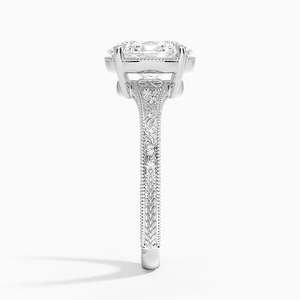Bague de fiançailles en moissanite taille ovale, style vintage, avec bande gravée et serti milgrain, pour mariage - Product Image 4