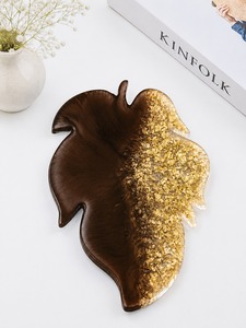 Bol en résine contemporain avec finition brillante de qualité supérieure, idéal pour la cuisine, la salle à manger et les idées de décoration intérieure. - Product Image 4