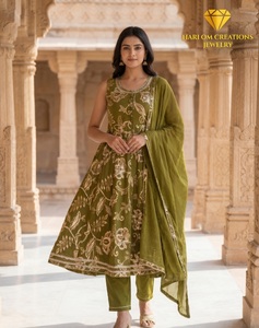 Ensemble Kurti ethnique en coton rose à imprimé floral pour femme Hari Om Creations avec dupatta en mousseline, coupe ample, longueur cheville, été/hiver - Product Image 3