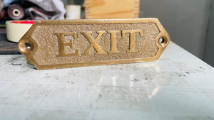 Plaque de porte de sortie en laiton de luxe durable, gravée sur mesure, signalétique commerciale, décoration murale pour la maison, plaque murale en métal Oversias - Product Image 3