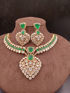 Juego de Collar y Aretes para Mujer Amaira Jewels, Chapado en Oro, Diseño Floral Clásico con Doble Verdezón, Joyería para Boda SM-654 - Product Image 2