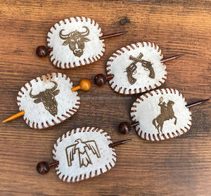 กิ๊บติดผมหนังแท้100% สลักด้วยเลเซอร์พิเศษสำหรับ2025พร้อมสไลด์ไม้อุปกรณ์เสริมดีไซเนอร์หรูสำหรับผู้หญิง - Product Image 3