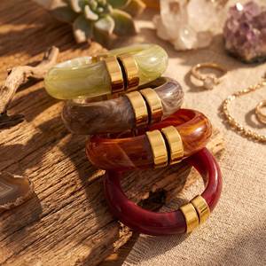 Stylish Resin <b>Bangle</b> <b>Bracelet</b> With Modern Artistic Finish Ideal For Boutique Fashion Jewelry Display - Product Image 6