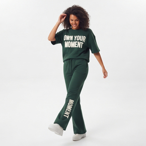 Ensemble de survêtement polaire pour femme avec t-shirt imprimé en relief personnalisé et pantalon évasé, 100 % coton - Product Image 3