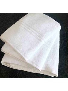 Serviette de bain de qualité hôtelière 100% coton, 70x140cm, 600 GSM, super absorbante, blanche, séchage rapide, logo personnalisé OEM ODM - Product Image 4