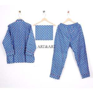 Elegante conjunto de pijama para despedidas de soltera, ropa cómoda para estar en casa, conjunto de regalo de 3 piezas, conjunto de pijama de algodón puro con cuello en V suave. - Product Image 4