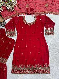 Ensemble de robe Sharara brodée rouge pour femmes, vêtements ethniques |   Salwar Kameez pakistanais en Georgette de créateur avec Dupatta |   Vêtements de fête indiens - Product Image 2