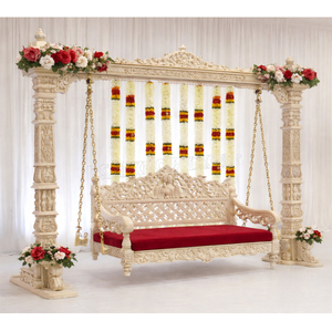 เวทีงานแต่งงานแบบกูจาราตีสุดหรู ชิงช้าไม้คุณภาพพรีเมียมจากสหรัฐอเมริกา ไม้เนื้อแข็งทนทาน ชุดชิงช้าสำหรับพิธีฮัลดี เมห์นดี รอยัล จุล่า ขายในสหราชอาณาจักร - Product Image 1