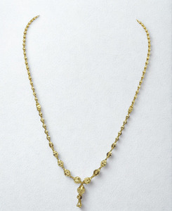 Collier élégant avec pendentif en perles dorées pour femmes, bijoux de mode à longue chaîne, design traditionnel pour mariages et fêtes - Product Image 3