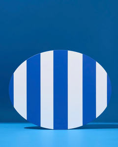 Set de table rond en MDF laqué de qualité supérieure avec un design à rayures contrastées, conçu pour une table à manger élégante et luxueuse. - Product Image 1