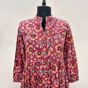 Vestido Mini Estilo Kyra Chinoiserie con Estampado Floral Hecho a Mano, Cuello en V, Manga 3/4, Encaje y Dobladillo con Volantes, de Algodón Ecológico - Product Image 1