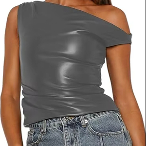 Top Corto de Piel Sintética Estilo Coreano para Mujer, Fabricante OEM ODM, Top Corto Personalizado sin Mangas - Product Image 1