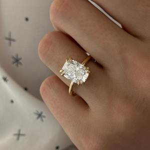 Bague de fiançailles avec diamant de laboratoire allongé de 4 carats, taille coussin, halo caché, double griffe, or 14k, 18k, certifiée IGI - Product Image 4