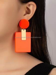 Boucles d'oreilles en résine Designer luxe mode mariage lune forme pendentif boucles d'oreilles couleur personnalisée haute qualité bijoux Sami - Product Image 5