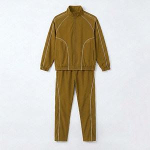 Ensemble de survêtement unisexe personnalisé avec logo, écologique, imperméable et respirant, couleur olive, 2 pièces : veste légère et pantalon de jogging avec passepoil - Product Image 3