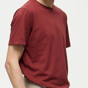 เสื้อยืดคอกลมแขนสั้นทรงปกติสำหรับผู้ชาย สีพื้น ผ้าโพลีเอสเตอร์ 100% ระบายอากาศได้ดี น้ำหนัก 180 กรัม มีโลโก้ด้านหน้า สไตล์ลำลอง - Product Image 1