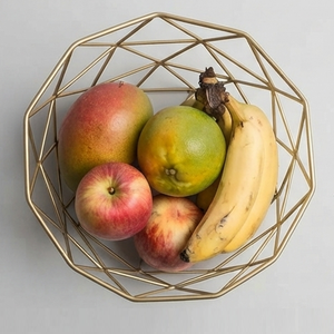Panier à fruits en fil doré, design géométrique, pour la cuisine, porte-fruits, bol à légumes, panier de rangement élégant en métal - Product Image 4