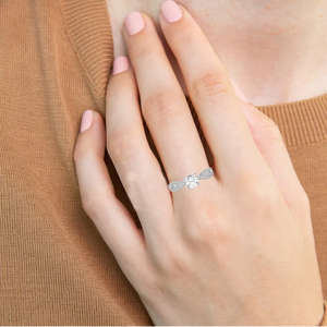 Anillo Elegante Certificado AJRETAIL para Mujer, Oro Blanco de 14 Quilates con Diamante Cultivado en Laboratorio de 0.958 Quilates, Claridad VS1, Color F - Product Image 4