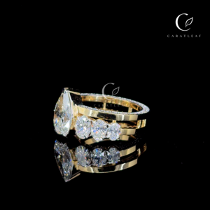 Anillo de Compromiso de Lujo con Diamante Cultivado en Laboratorio de Corte Pera de 2.00 CT, Certificado por IGI, con Piedras Laterales Ovaladas |   Gold Caratleaf - Product Image 2