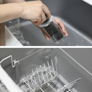 ขวดเครื่องเทศแก้วโบโรซิลิเกตทนความร้อนแบบซ้อนได้ Atomico Modern พร้อมฝาปิดแบบตั้งได้ ช่วยรักษาความสดใหม่ ผลิตจาก PP และซิลิโคน - Product Image 3