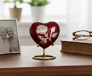Urne funéraire en céramique en forme de cœur avec motif de rose rouge et or, style classique, souvenir commémoratif durable - Product Image 1
