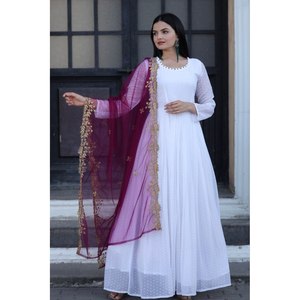 Ensemble robe et dupatta de créateur XL avec broderie Zari - Product Image 2