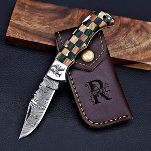 Cuchillo Plegable Artesanal UA Supplies de Acero de Damasco con Bloqueo Trasero, Grado Industrial, Mango de Madera Mosaico, Hoja Drop Point, Funda de Cuero 1 - Product Image 4