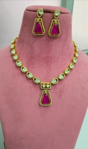 Conjunto de collar elegante tradicional indio de calidad premium, minimalista y versátil, ideal para cualquier atuendo, tanto para fiestas como para la oficina. - Product Image 4