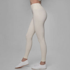 กางเกงเลกกิ้งออกกำลังกายพิมพ์ลายสำหรับผู้หญิง ยี่ห้อ OEM ขายดีที่สุด กระชับรูปร่าง ยืดได้สี่ทิศทาง เอวสูง ผลิตจากไนลอน 100% เหมาะสำหรับใส่ในยิม - Product Image 6