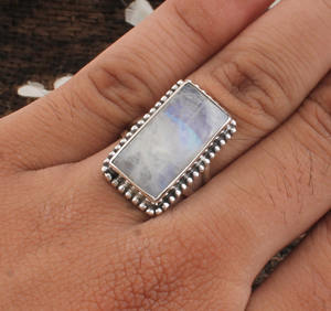 Bague en argent sterling 925 avec pierre de lune arc-en-ciel naturelle et points, pour femme, bijoux en pierre de lune feu bleue, pierre de naissance de juin, vente en gros - Product Image 1