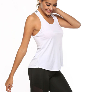 Une usine OEM propose des débardeurs personnalisés pour femmes, vêtements de sport fabriqués au Pakistan pour les importateurs sportifs internationaux. - Product Image 2