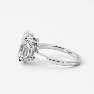 Anillo de Compromiso de Diseño Exclusivo en Oro Blanco de 14K con Diamante Cultivado en Laboratorio de Corte Brillante, Certificado IGI, 4g 5.00ct F VS2 Premium, Atemporal - Product Image 3