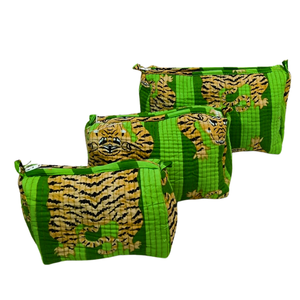 Bold Block Print Tiger Stripe Cosmetic Bag-Pochette verte durable - Product Image 2