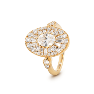 Bague de fiançailles vintage en or jaune 18 carats avec diamant ovale de 0,75 ct cultivé en laboratoire, certifié IGI, halo mosaïque, baguette conique et anneaux ronds - Product Image 4