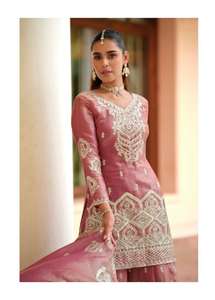 Traje pakistaní para mujer, diseño étnico en tela de seda gruesa para bodas, festivales, fiestas y ocasiones especiales. - Product Image 4