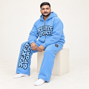 Conjunto deportivo unisex Rexfit Sports con capucha y cremallera completa, sudadera azul estilo urbano y pantalones deportivos de pierna ancha con pedrería. - Product Image 3