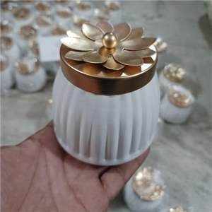 Tarro de Almacenamiento de Frutos Secos Hecho a Mano con Acabado de Latón Martillado en Bandeja Decorativa con Ruedas, Contenedores Premium para Frutos Secos, Tarro Metálico para Frutos Secos - Product Image 4