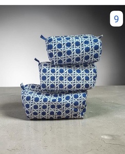 Pochette cosmétique de style bohème colorée, taille moyenne, en textile tissé, avec fermeture éclair lisse pour articles de toilette et soins de la peau - Product Image 1