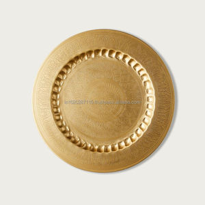 Assiette de présentation en métal, bénéfique pour la présentation des aliments, offrant une base attrayante pour servir les plats lors des fêtes - Product Image 5