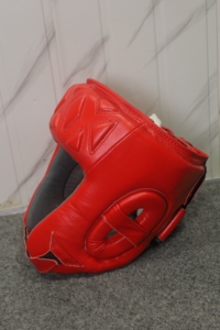 Protector de Cabeza de Boxeo de Cuero PU Rojo, Casco Deportivo de Protección Facial Completa con Logotipo Grabado, Cierre de Velcro para Adultos Unisex - Product Image 4