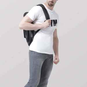 Camiseta de poliéster transpirable para hombre, de alta calidad, con logo personalizado, estampada y de corte ajustado. - Product Image 4