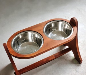 Comedero de madera de lujo para perros, soporte elevado ajustable para alimentación de cachorros y perros adultos con diseño moderno para uso en interiores. - Product Image 1